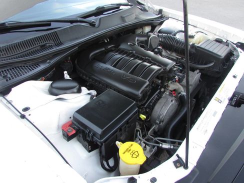 Used 2010 Dodge Challenger SE image 29