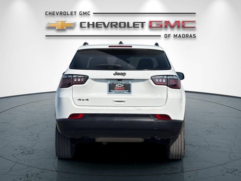 Used 2025 Jeep Compass Latitude w/ Convenience Group AWD/4WD image 4