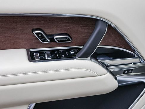 New 2025 Land Rover Range Rover SE image 28