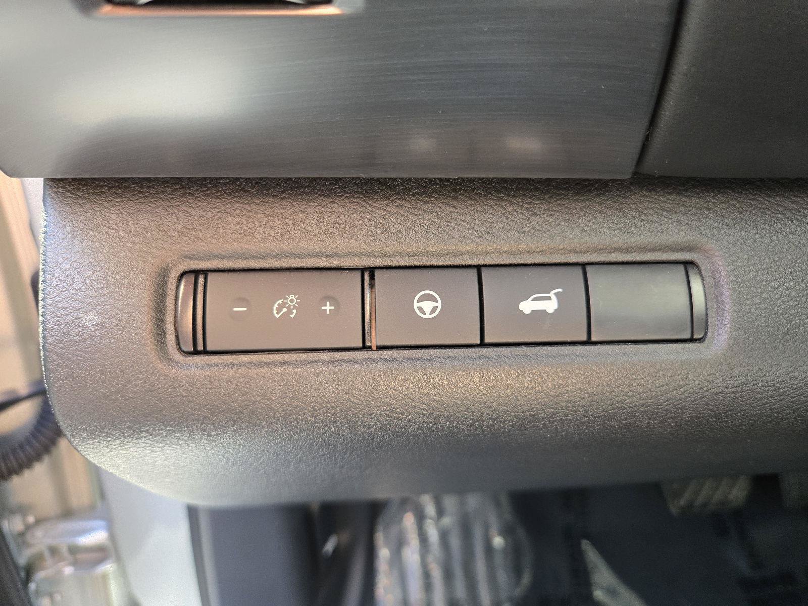 Used 2025 Nissan Pathfinder SL AWD/4WD image 16