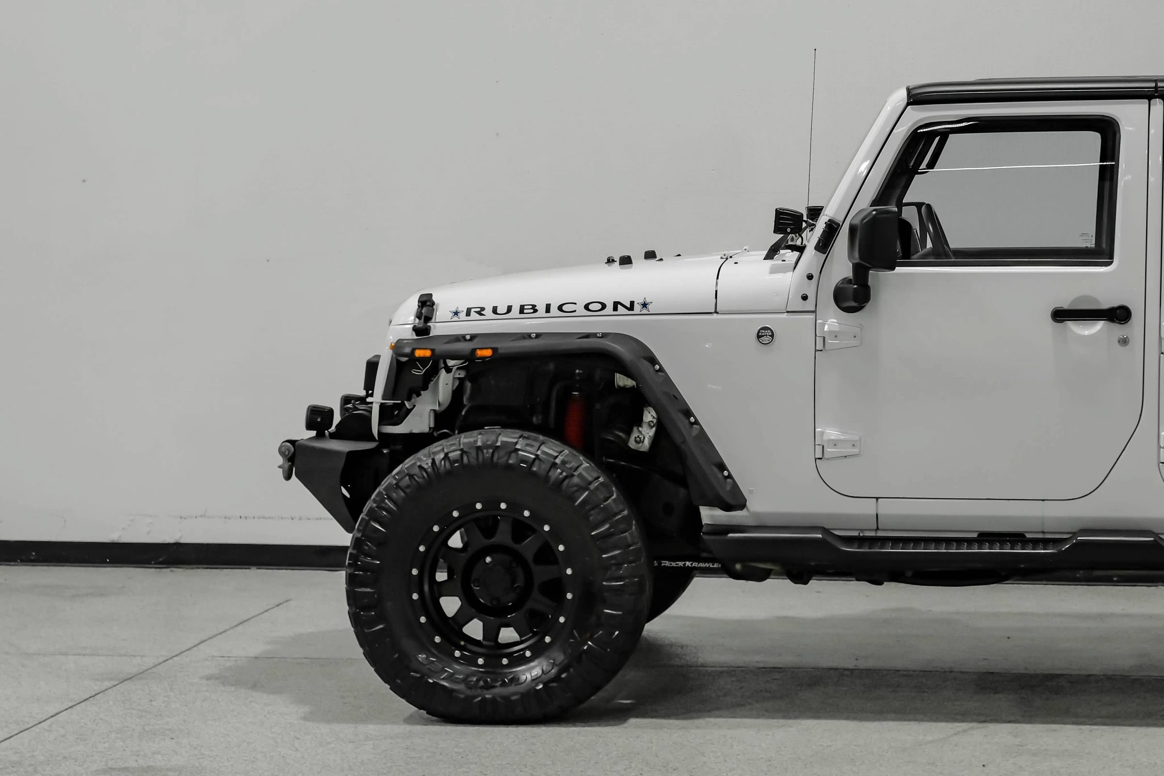 Used 2015 Jeep Wrangler Unlimited Rubicon w/ Connectivity Group AWD/4WD image 10