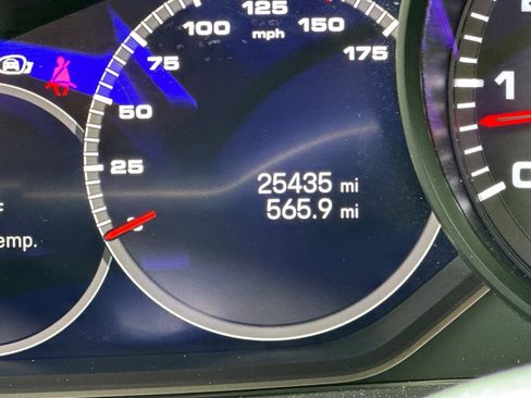 Used 2023 Porsche Cayenne Platinum Edition image 34