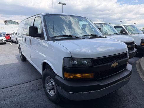 New 2026 Chevrolet Express 3500 Extended RWD image 2