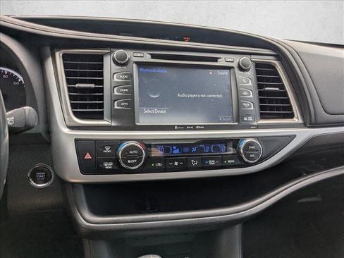 Used 2017 Toyota Highlander SE AWD/4WD image 10