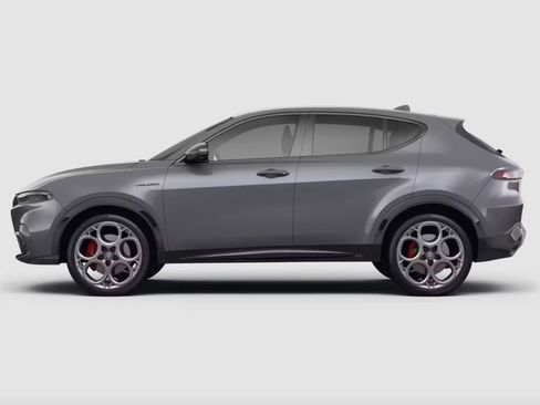Used 2024 Alfa Romeo Stelvio Ti w/ Performance Driving Package AWD/4WD image 2