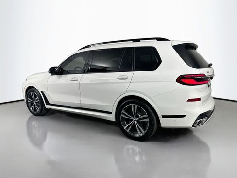 New 2026 BMW X7 M60i image 7