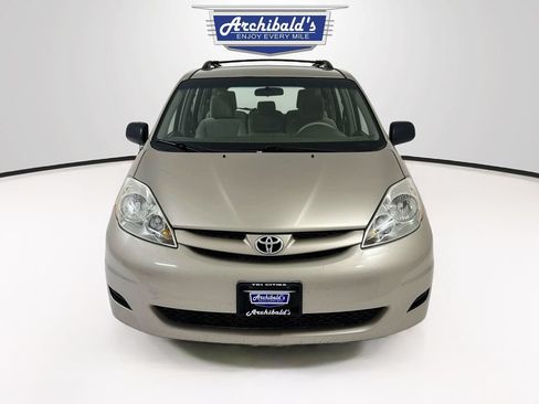 Used 2009 Toyota Sienna CE FWD image 2