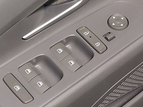 Used 2025 Hyundai Elantra SEL FWD image 27