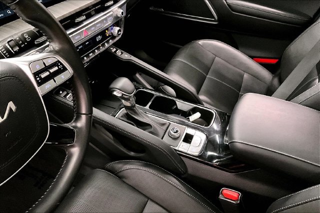 Used 2023 Kia Telluride SX FWD image 16