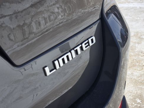 New 2025 Jeep Grand Cherokee L Limited w/ Luxury Tech Group II AWD/4WD image 9