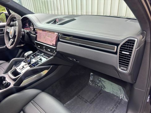 Used 2021 Porsche Cayenne Turbo S AWD/4WD image 15
