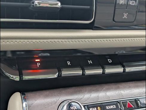 Used 2024 Lincoln Aviator Reserve w/ Equipment Group 201A image 14