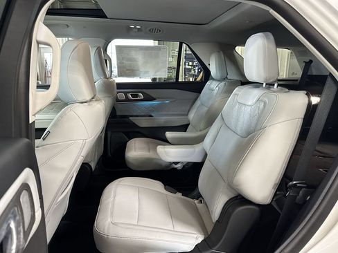 New 2026 Ford Explorer Platinum w/ LUX Leather Package AWD/4WD image 25