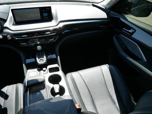 Used 2024 Acura MDX SH-AWD w/ Technology Package image 11