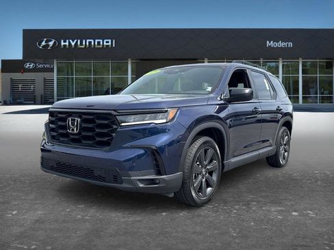 Used 2025 Honda Pilot Sport image 1