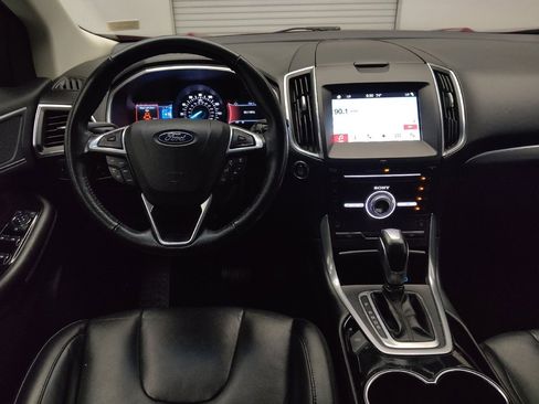 Used 2018 Ford Edge Titanium w/ Technology Package FWD image 22