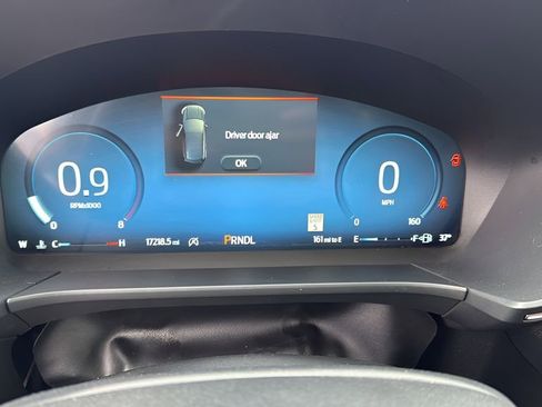 Used 2025 Ford Escape Platinum AWD/4WD image 28