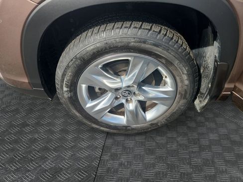 Used 2017 Toyota Highlander Limited w/ Carpet Mat Package image 14