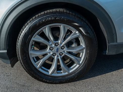 Used 2023 Ford Explorer XLT w/ Equipment Group 202A RWD image 10