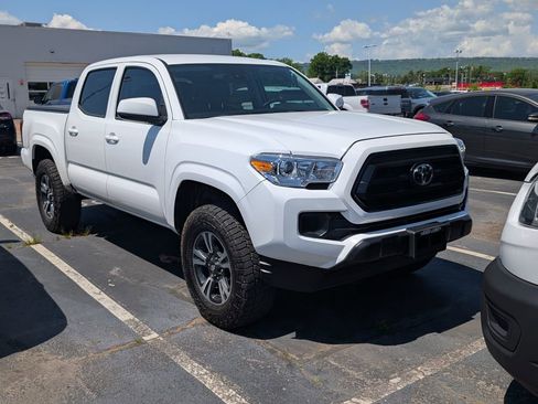 Used 2023 Toyota Tacoma SR image 4