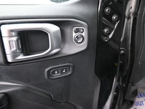 Used 2020 Jeep Wrangler Unlimited Sport S AWD/4WD image 30