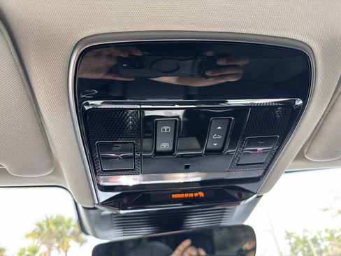 Certified 2025 Land Rover Range Rover SE image 28