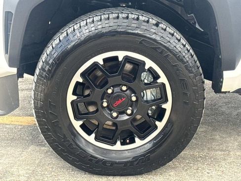 Used 2025 Toyota Tacoma TRD Off-Road AWD/4WD image 5