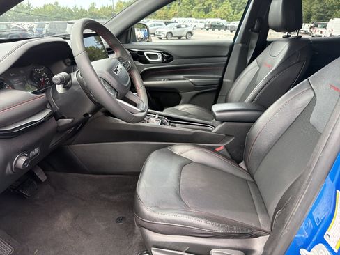 Used 2024 Jeep Compass Trailhawk AWD/4WD image 11