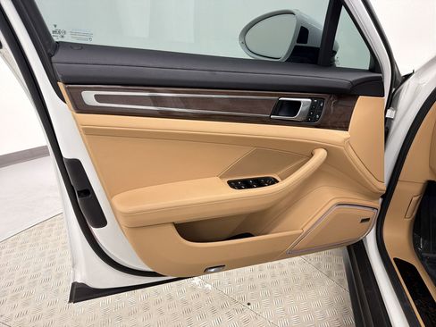 Certified 2023 Porsche Panamera image 23