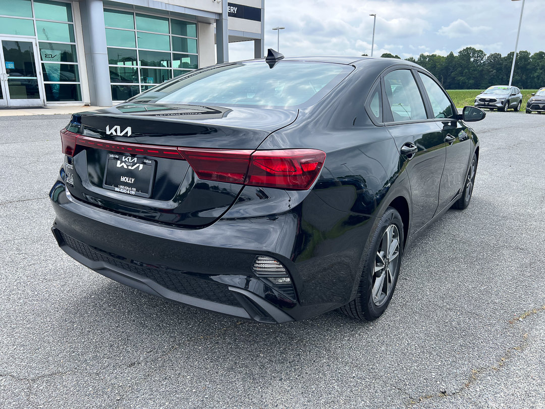 Used 2024 Kia Forte LXS FWD image 5