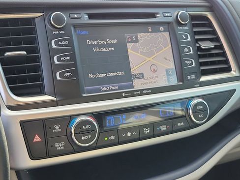 Used 2019 Toyota Highlander XLE image 30