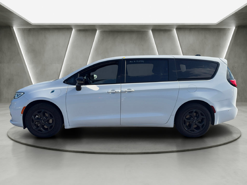 Used 2024 Chrysler Pacifica Limited FWD image 2