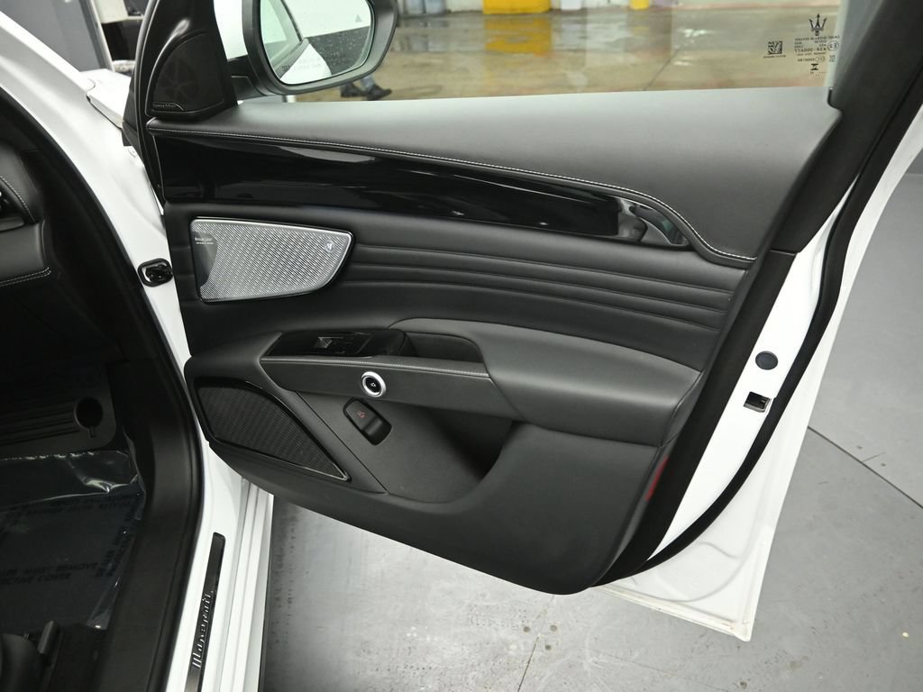 Used 2023 Maserati Grecale Modena AWD/4WD image 27