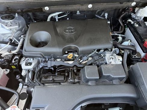 Used 2025 Toyota RAV4 XLE FWD image 33