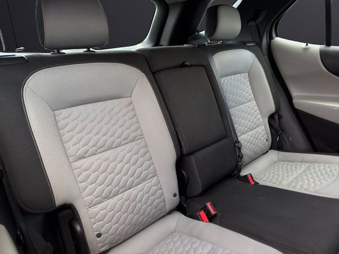 Used 2019 Chevrolet Equinox LS FWD image 16