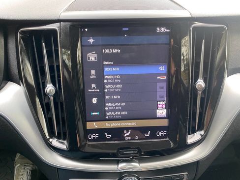 Used 2018 Volvo XC60 T5 Momentum w/ Vision Package image 32