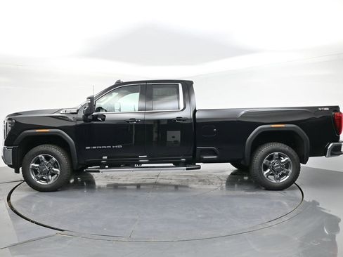 New 2026 GMC Sierra 3500 SLE image 3