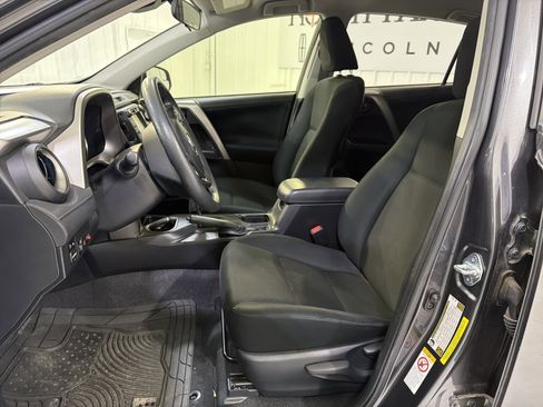 Used 2017 Toyota RAV4 LE FWD image 9