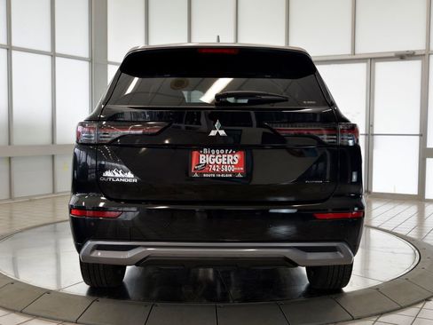 Used 2025 Mitsubishi Outlander AWD image 7