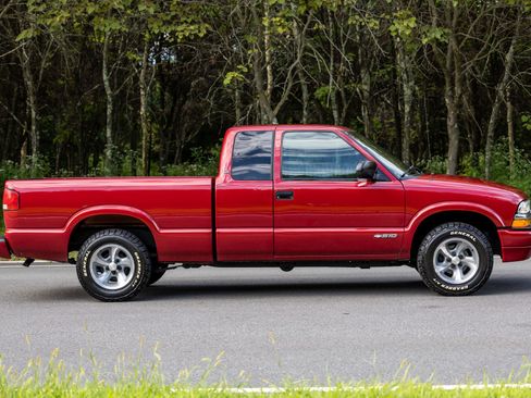Used 2001 Chevrolet S10 Pickup LS w/ Preferred Equipment Group RWD image 24
