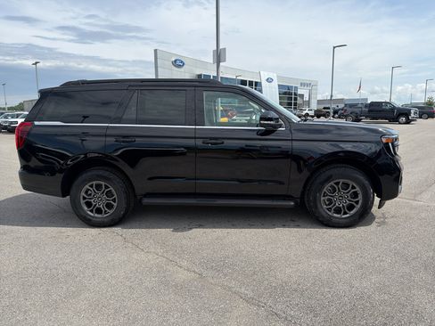 New 2026 Ford Expedition Active RWD image 4