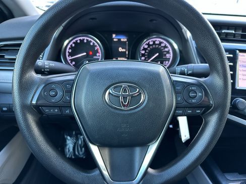 Used 2019 Toyota Camry LE image 21