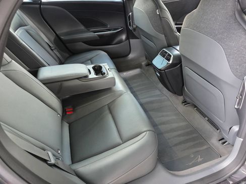 Used 2024 Lucid Air Touring AWD/4WD image 31