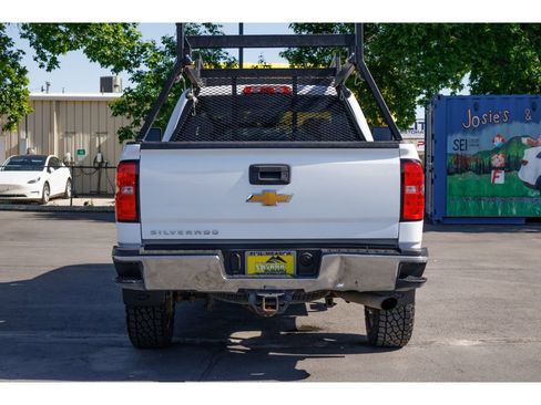 Used 2018 Chevrolet Silverado 2500 W/T AWD/4WD image 4