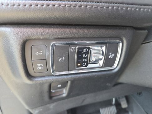 Used 2022 Lincoln Nautilus FWD w/ Premium Package image 11