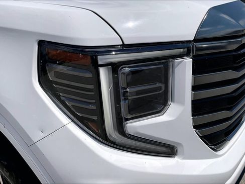 Used 2022 GMC Sierra 1500 AT4 w/ AT4 Premium Package AWD/4WD image 27