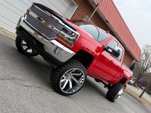 Used 2019 Chevrolet Silverado 1500 LT w/ All Star Edition image 4