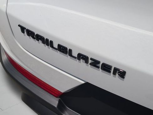 New 2026 Chevrolet TrailBlazer LT w/ Midnight Edition FWD image 32