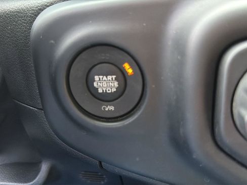 Used 2019 Jeep Wrangler Unlimited Sahara AWD/4WD image 10