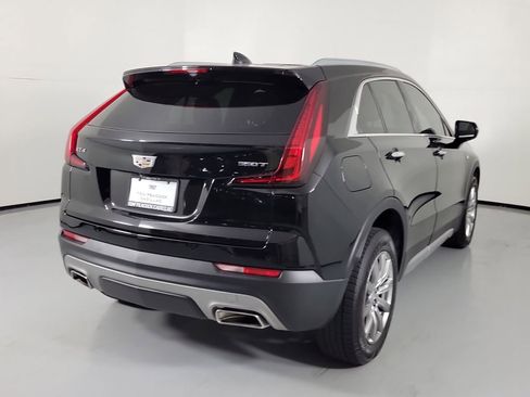 Used 2021 Cadillac XT4 Premium Luxury FWD image 3